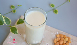 黄豆芝麻豆浆功效,营养双倍，健康加分